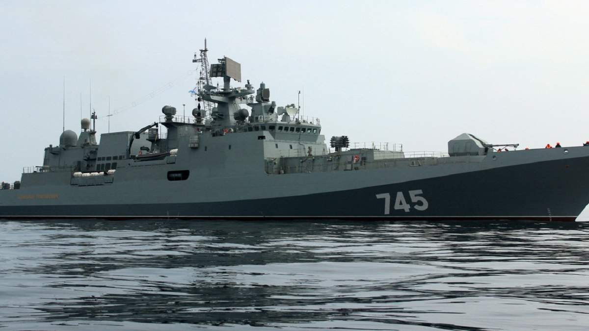 Російський корабель у Чорному морі знищив свій же літак - зображення